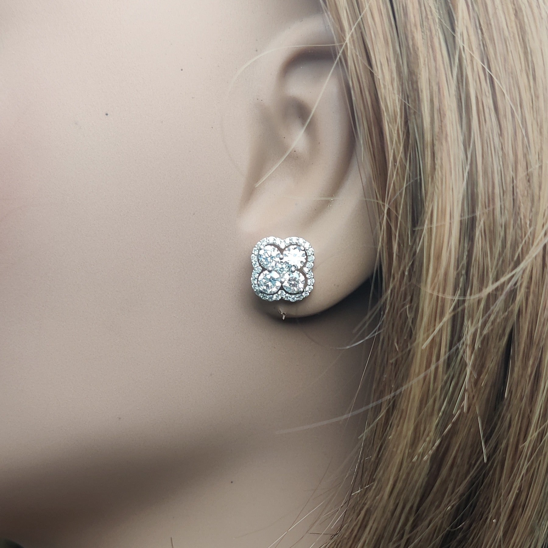 Natural White Round Diamond Earring product image 5