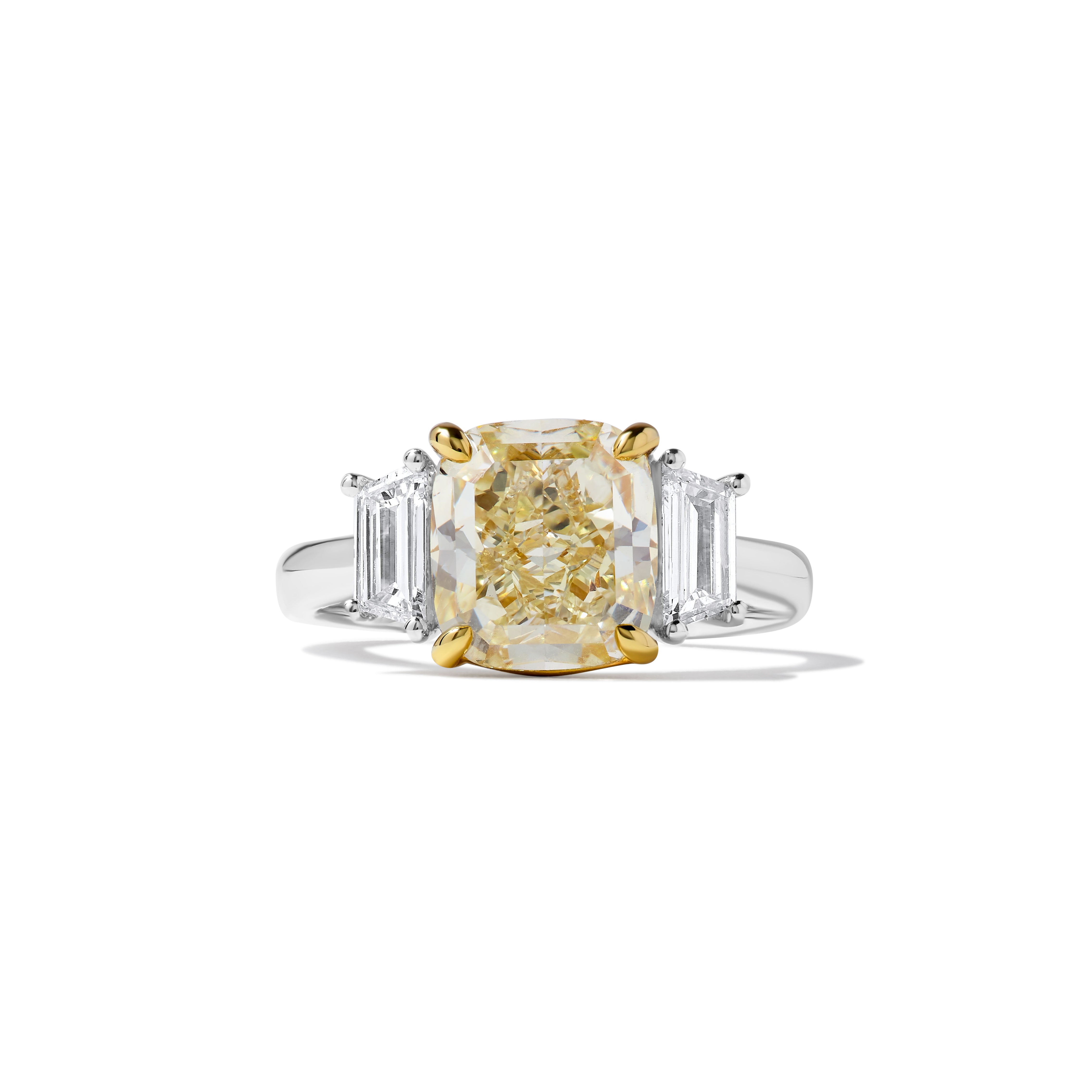 GIA Yellow Cushion Cut Diamond Ring JR3P54GH