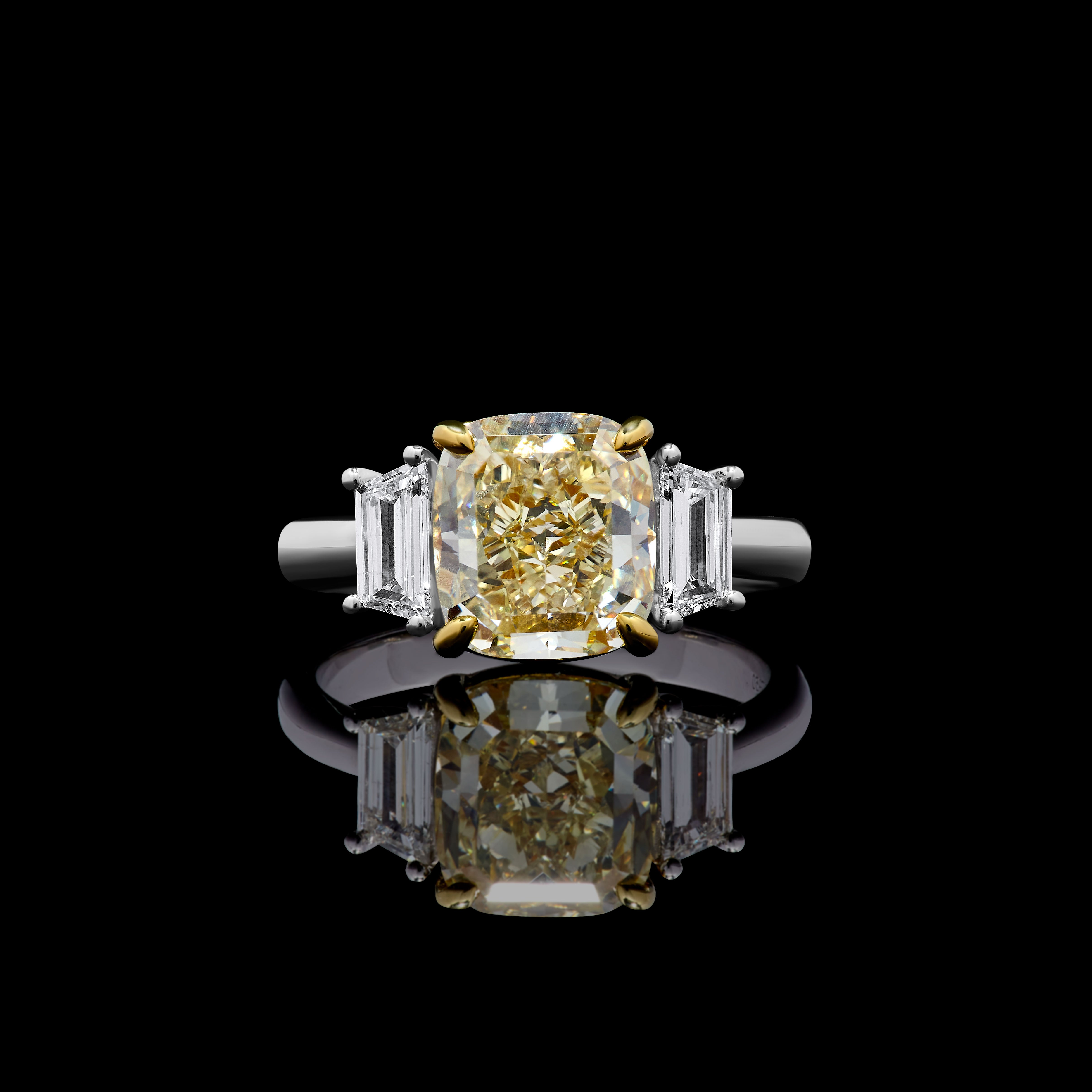 GIA Yellow Cushion Cut Diamond Ring JR3P54GH
