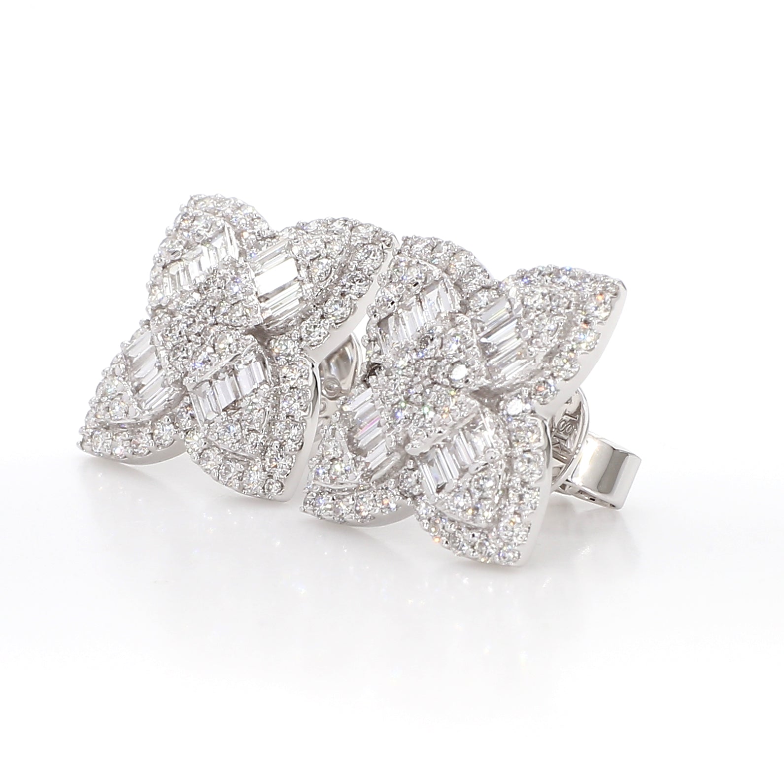 Natural White Round Diamond Earring product image 2